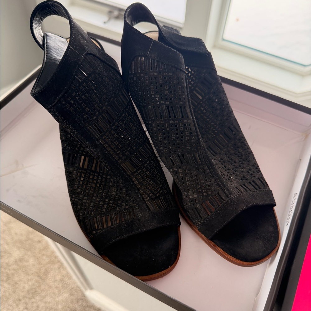 Elegant Black Women's Shoes - Vince Camuto